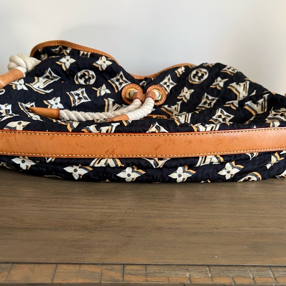 Louis Vuitton Bulles MM Cruise Marine Blue - Picture 7 of 15